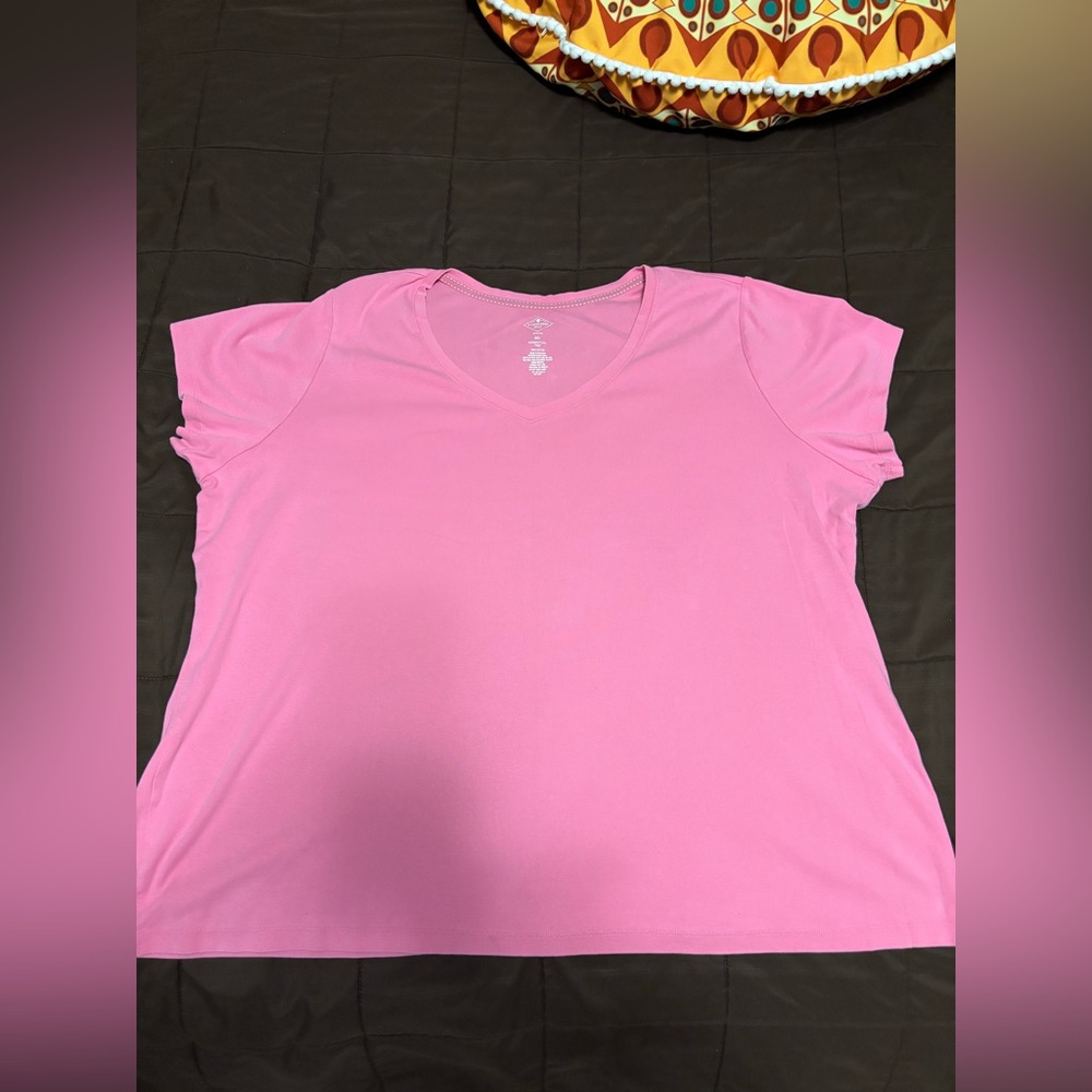 St. John’s Bay women’s v-neck tee size 3x